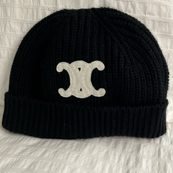 CELINE TRIOMPHE BEANIE IN SEAMLESS CASHMERE BLACK - Picture 1 of 5